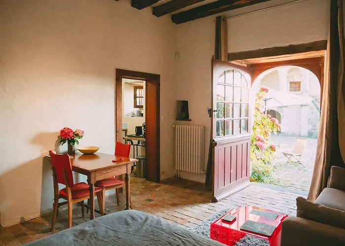 Manoir De La Groye * Saint-Saturnin-sur-Loire